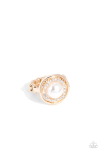 Chic Center - Gold & White Pearl Ring - The Jazzy T Collections