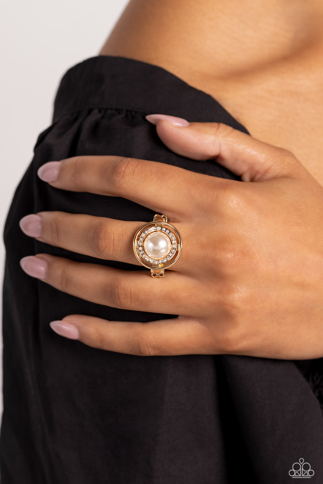 Chic Center - Gold & White Pearl Ring - The Jazzy T Collections